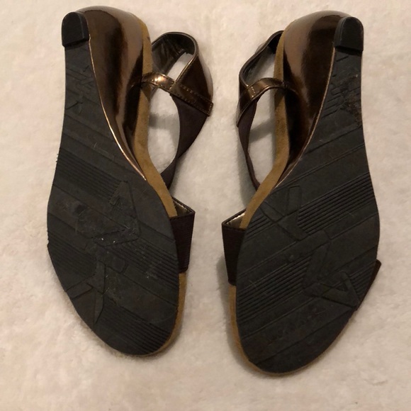 Brown and metallic wedges - Picture 3 of 4